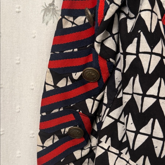 Kewangen Geometric Patterned Jacket - Picture 9 of 10